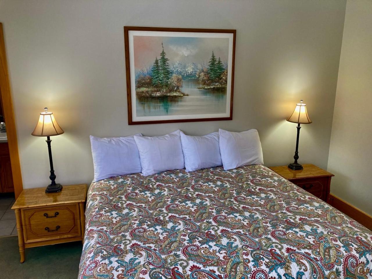 Garden Grove Retreat & Lodging Near Pictured Rocks, Fayette, Trails Exterior photo